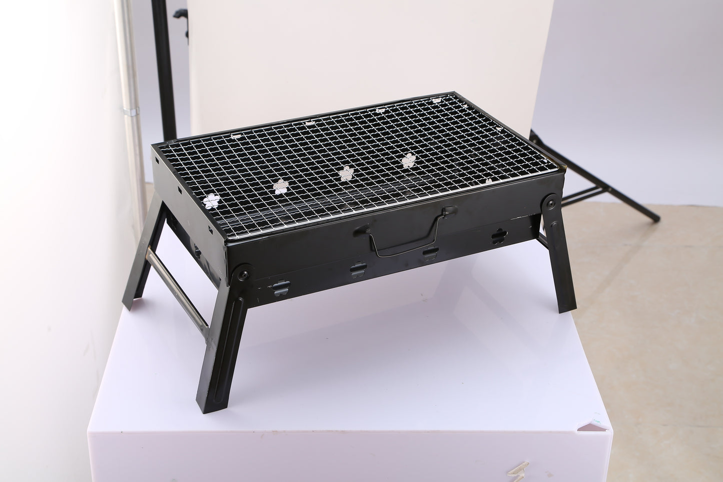 1Pc Portable BBQ Grill Foldable Charcoal Grill Lightweight Smoker Grill For Camping Picnics Garden Grilling