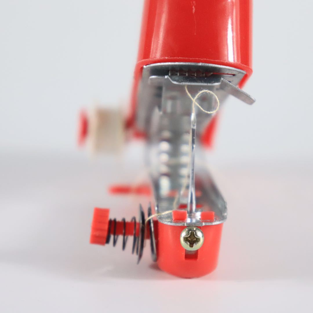 Small Household Hand-held Portable Manual Sewing Machine – Compact Sewing Tool for Quick Repairs