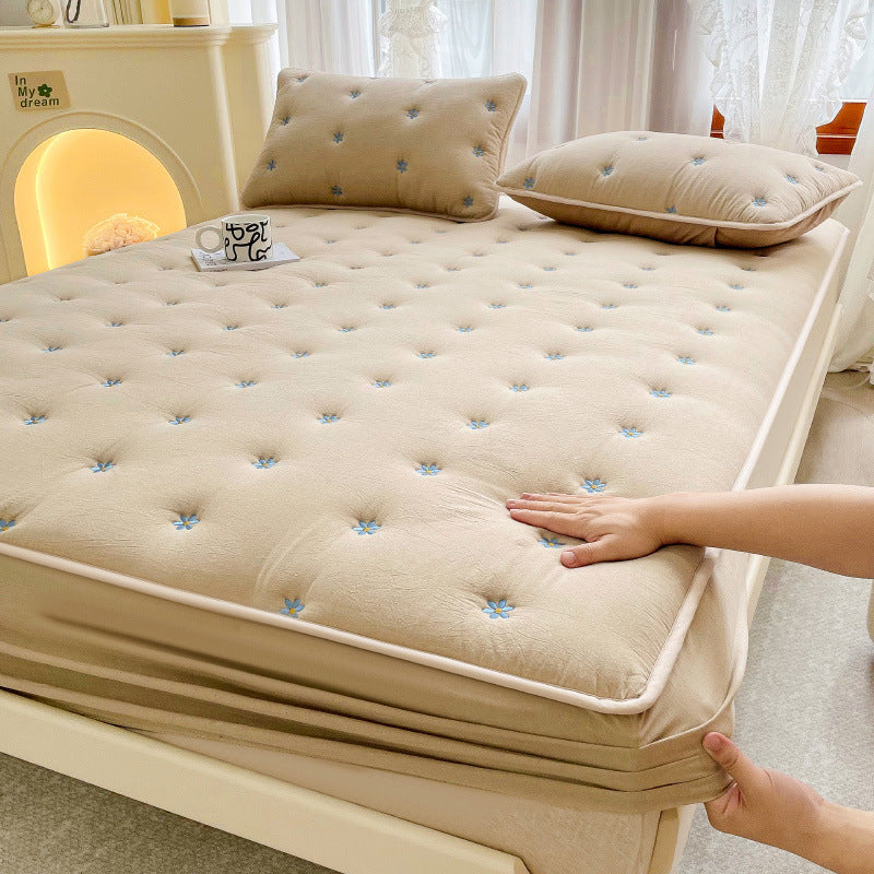 Embroidered Cotton Soybean One-Piece Fiber Mattress Cover – All-Inclusive Protection Fitted Sheet