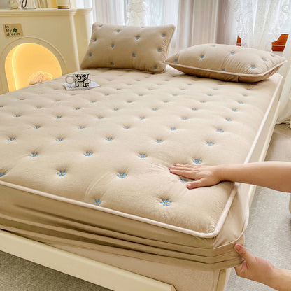 Embroidered Cotton Soybean One-Piece Fiber Mattress Cover – All-Inclusive Protection Fitted Sheet