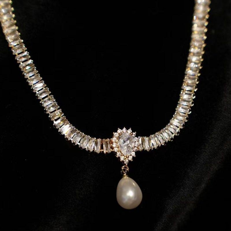 Sparkling Small Pearl Diamond Necklace - Image 5